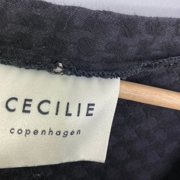Cecilie Copnehagen Black Textured Short Sleeve V-Neck Top Women's Size Large - Picture 3 of 6